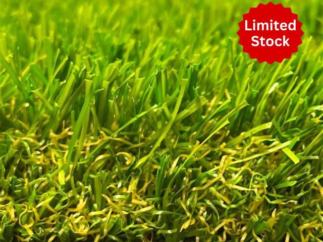 Limited Stock - Verde Entrada 30mm green & a brown thatch