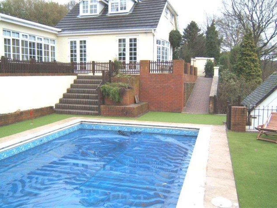 Putting Green & Pool By BJG Property Services