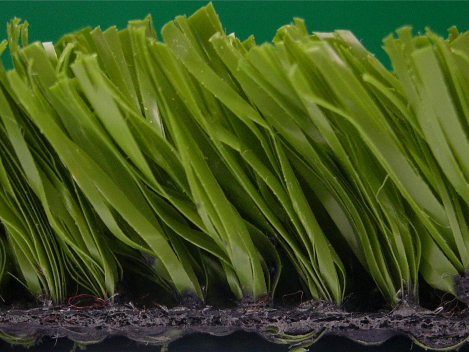 side view of green verdeturf artificial grass