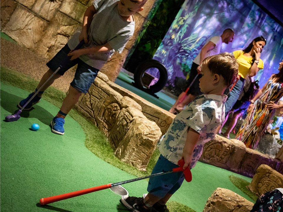 green artificial grass for mini golf