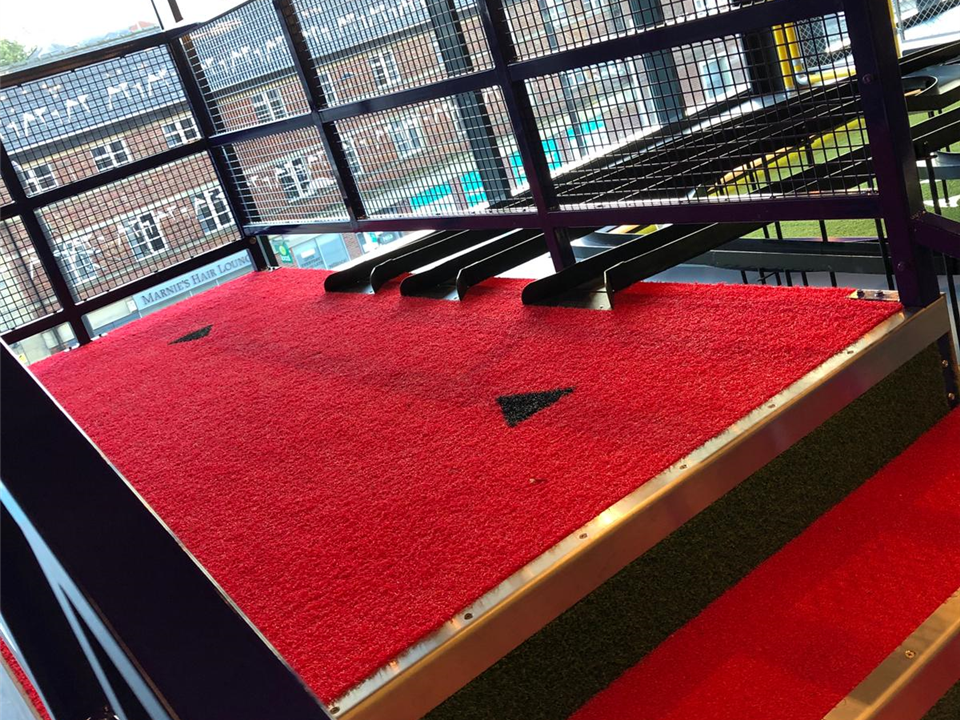 stairs in verde prime red artificial grass