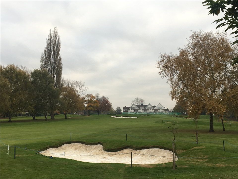golf bunker using white verdeturf artificial grass