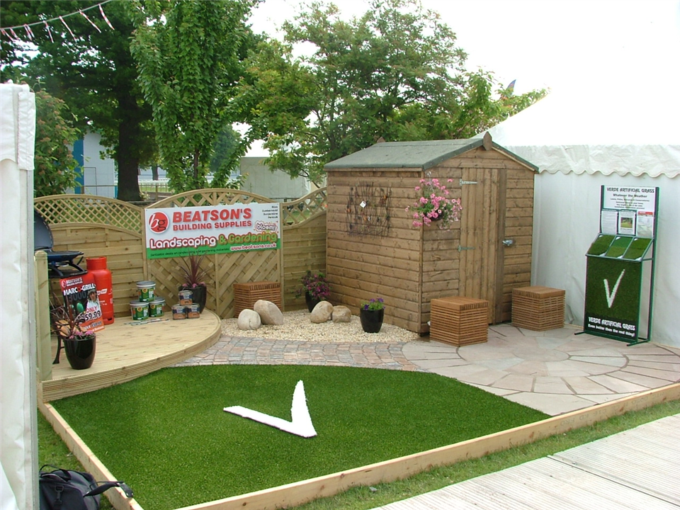 verde logo made out of white verdeturf artificial grass
