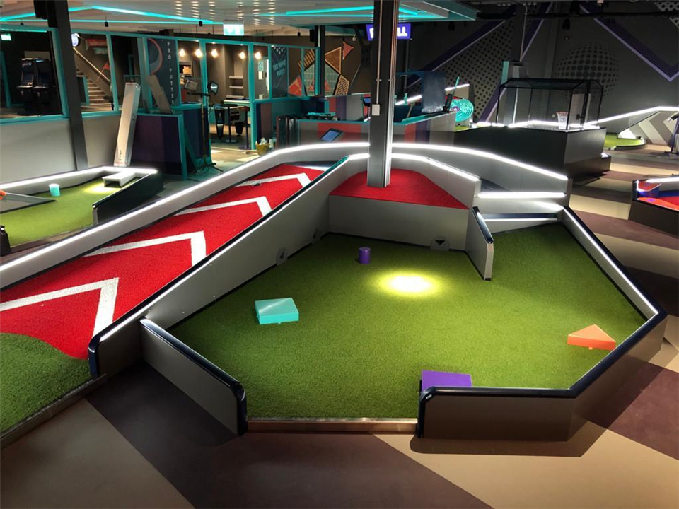 green artificial grass for crazy golf courses