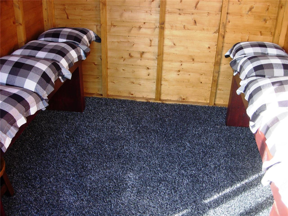 Black Groovy Grass &ndash; Summer House