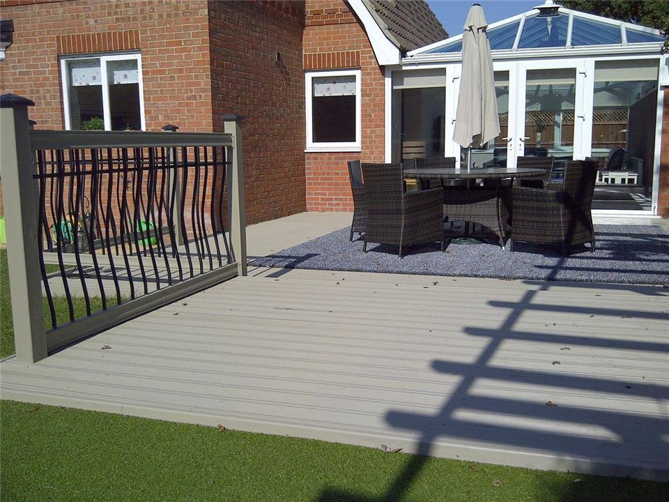 W B Lemon Fencing &ndash; Black Groovy Grass For Patio