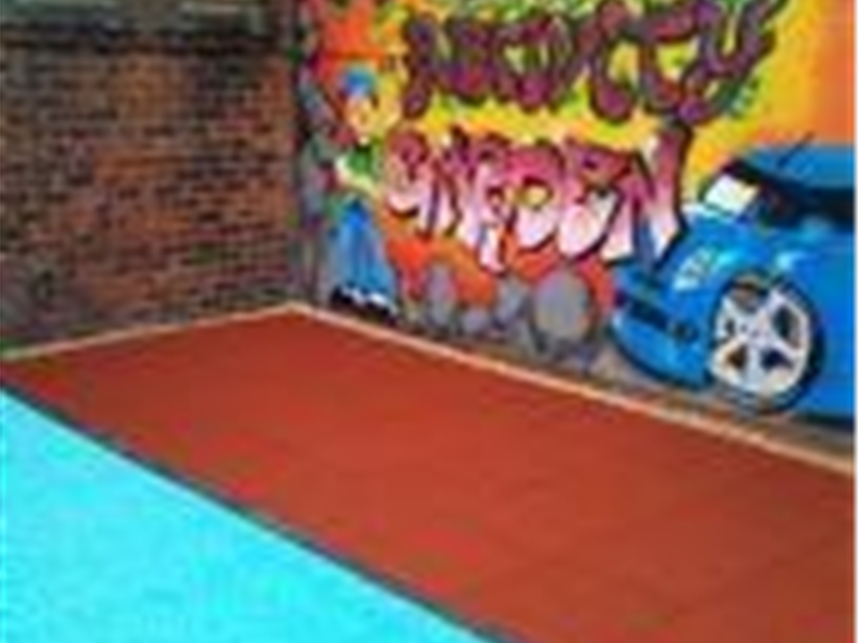 Travis Perkins Sunderland &ndash; Blue Groovy Grass