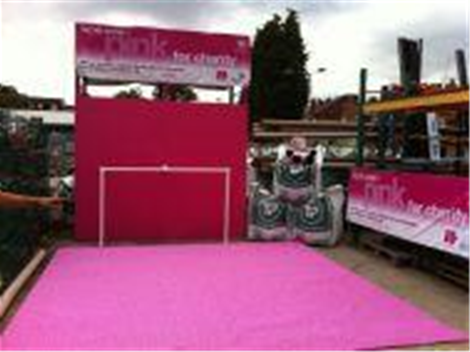 Travis Perkins Tipton &ndash; Pink Groovy Grass 