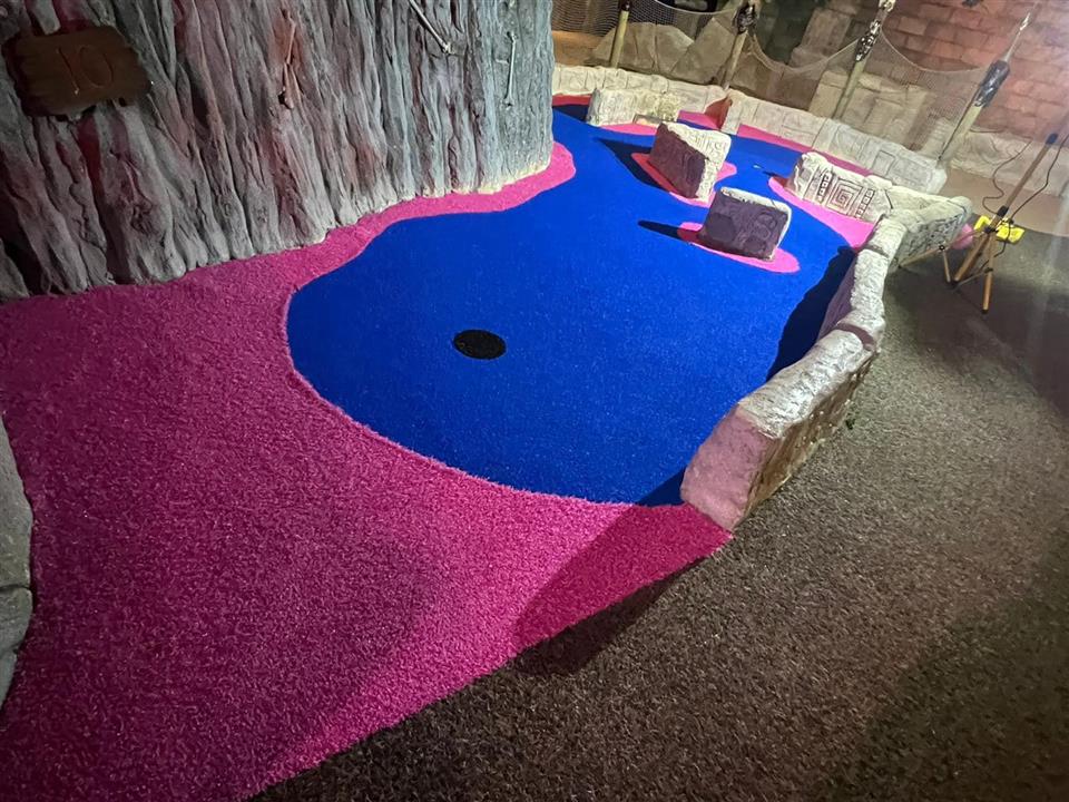 verde sports pink artificial grass for crazy golf