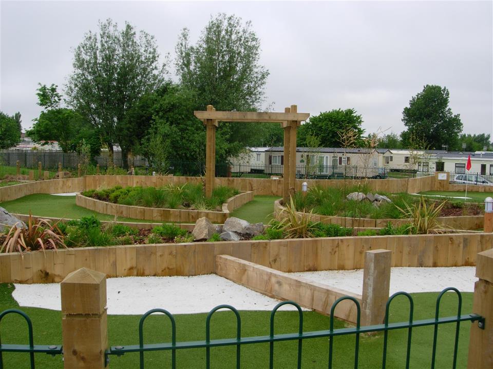 mini adventure golf course using verde's verdeturf in white