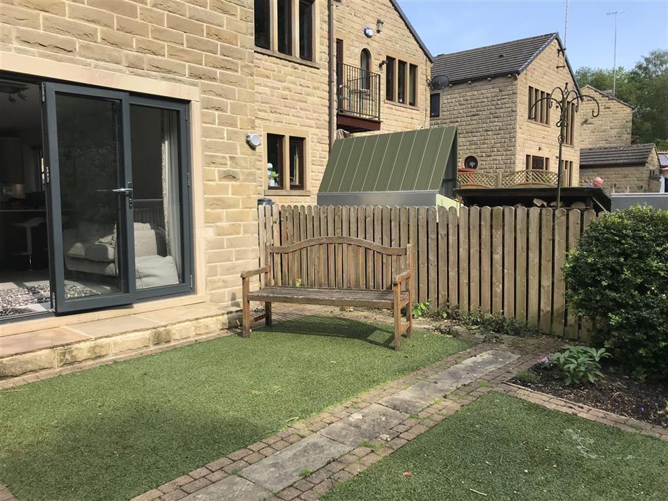 Sams Verdeluxe Back Garden