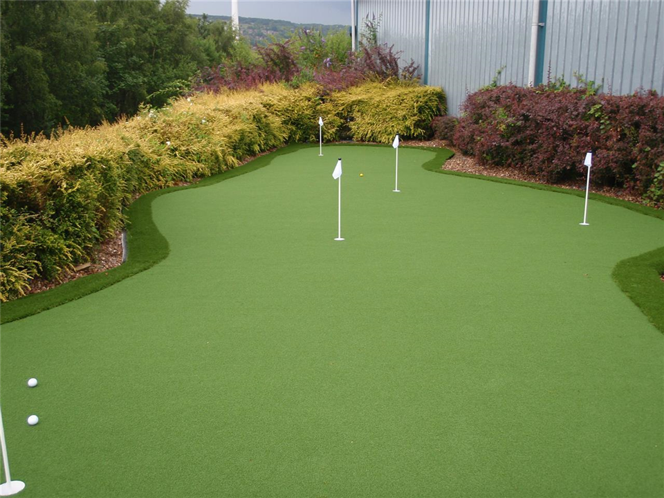 Showcase Greens Install Home Putting Green