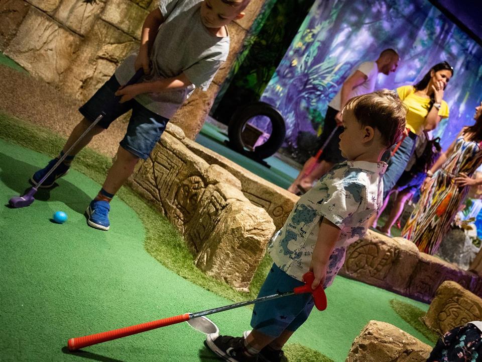 green artificial grass for mini golf