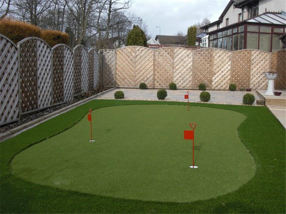 Briar Lea Landscapes install a Putting Green