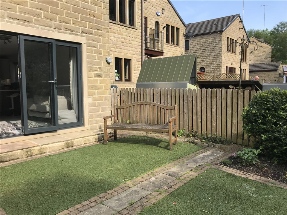 Sams Verdeluxe Back Garden