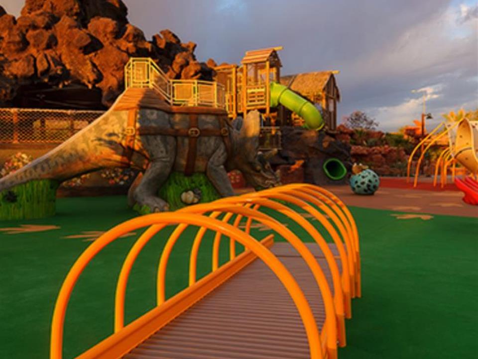 verdeplay grass min golf surfaces